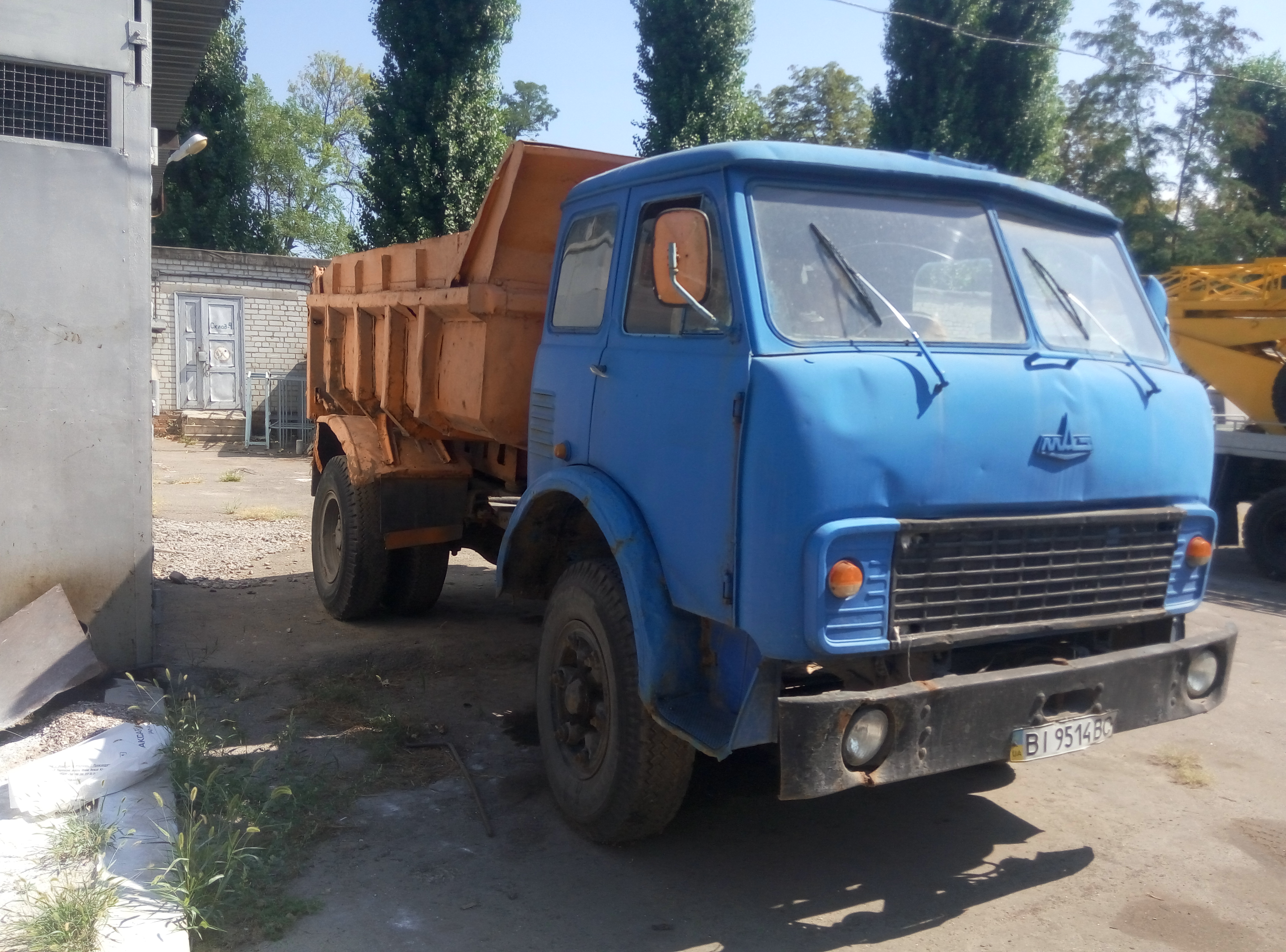 Автомобіль МАЗ-5549, державний номер ВІ 9514 ВС, номер шасі - 11468/1, рік випуску - 1988.
зображення